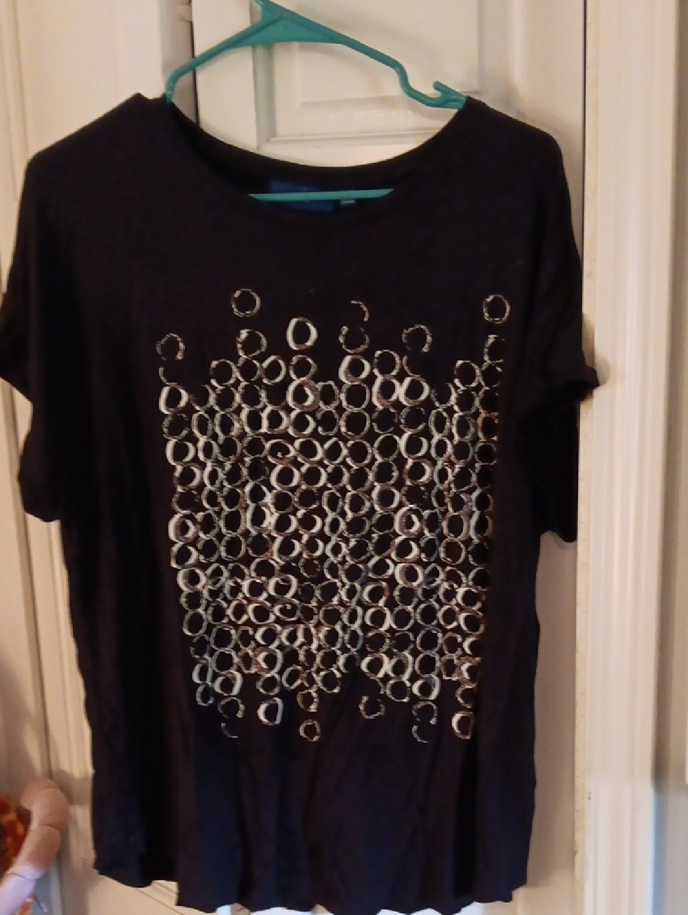 Apt. 9 Black Short Sleeve Tee with Silver Ring Print